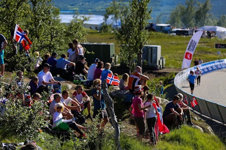 FOLKEFEST: Arctic Race har blitt velsignet med fantastisk vær, og som alltid horder av entusiatisk publikum! FOTO: Snorre Veggan. 