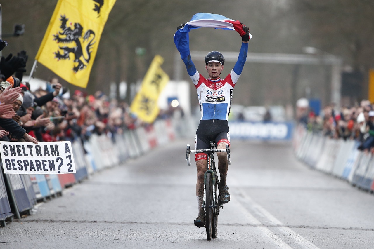 PURUNG VERDENSMESTER: Mathieu Van der Poel fylte akkurat 20 år, men var i en egen klasse i dagens VM i sykkelkross. Foto: Cor Vos. PURUNG VERDENSMESTER: Mathieu Van der Poel fylte akkurat 20 år, men var i en egen klasse i dagens VM i sykkelkross. Foto: Cor Vos.