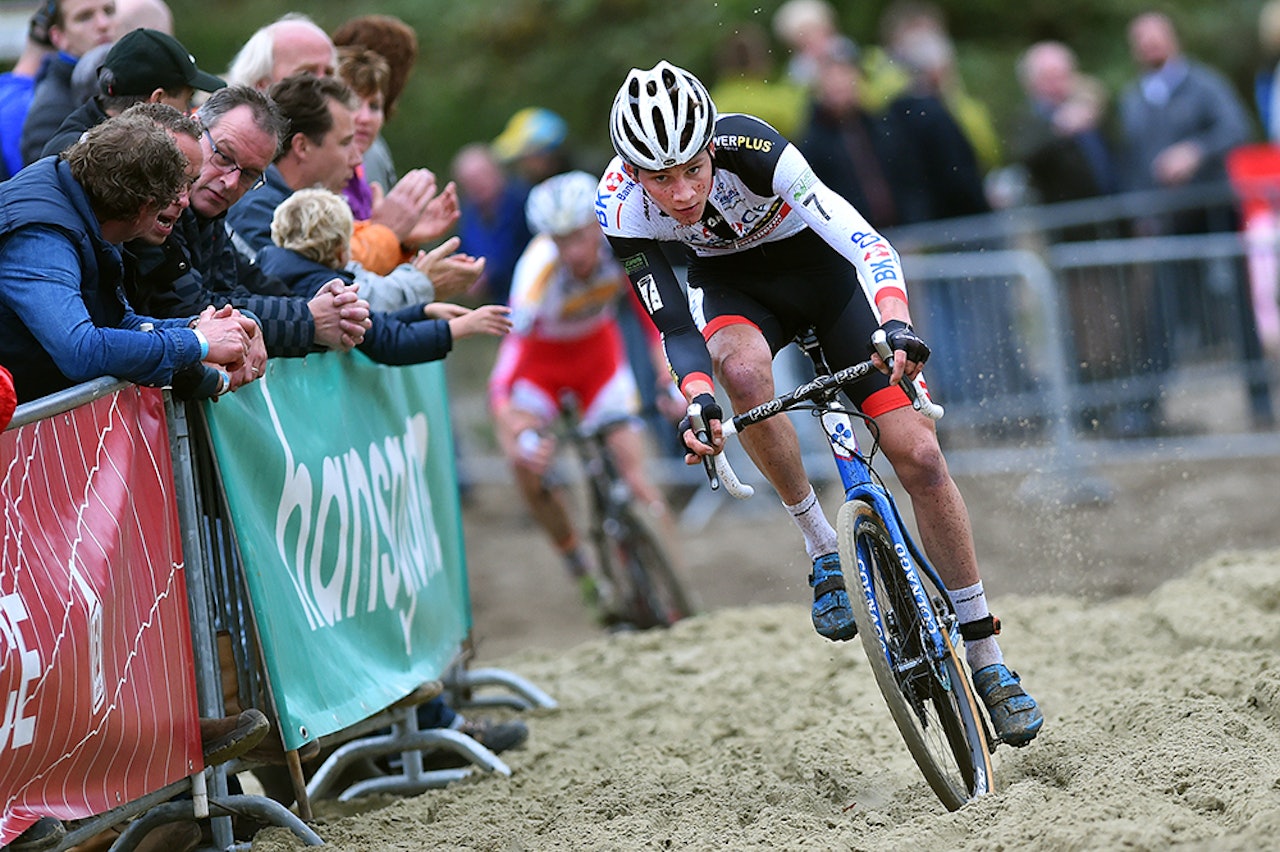 OVERLEGEN: Mathieu van der Poel knuste all motstand. Han er i solid form før VM neste helg. Foto: Cor Vos. OVERLEGEN: Mathieu van der Poel knuste all motstand. Han er i solid form før VM neste helg. Foto: Cor Vos.