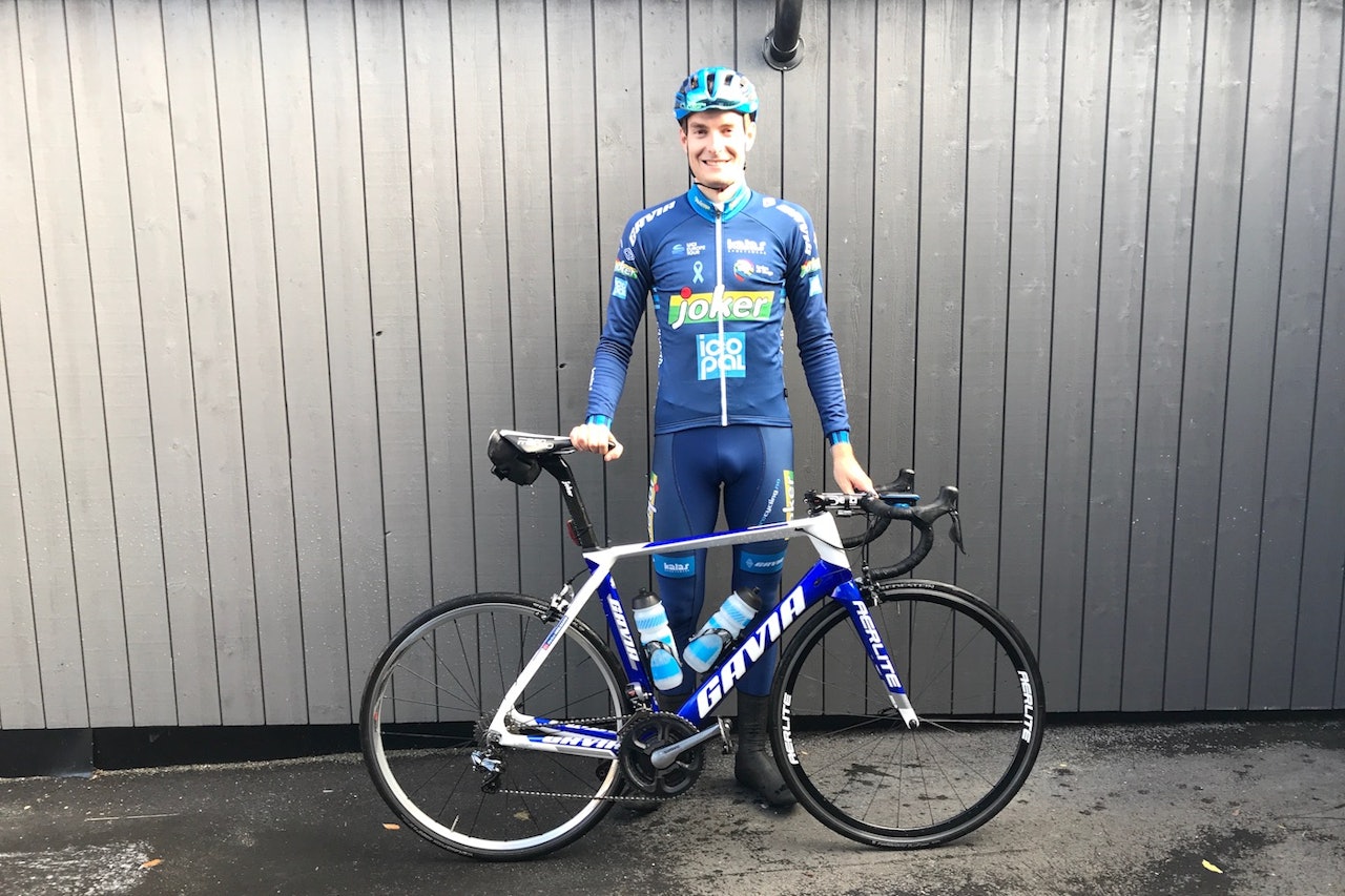 VELYTSTYRT: Markus Hoelgaard legger mest mulig av verktøy og utstyr i sadeltasken, og har baklykta tent uansett lysforhold.  VELYTSTYRT: Markus Hoelgaard legger mest mulig av verktøy og utstyr i sadeltasken, og har baklykta tent uansett lysforhold.