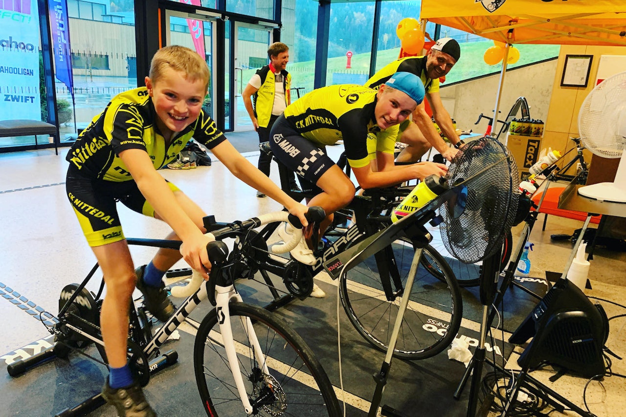 IVRIG: Noen av klubbens yngre ryttere var så ivrige at de syklet både tidlig og sent, forteller klubbens leder Johan Conradsrud. Foto: Stein Magnus Olafsrud 