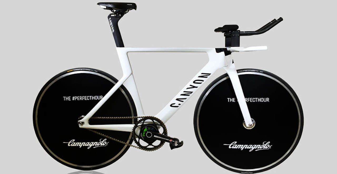 INNAFOR: Alex Dowsett fra Movistar akter å kapre timesrekorden på denne sykkelen. Avbildet modell er foreløpig en prototype. Foto: Canyon. INNAFOR: Alex Dowsett fra Movistar akter å kapre timesrekorden på denne sykkelen. Avbildet modell er foreløpig en prototype. Foto: Canyon.