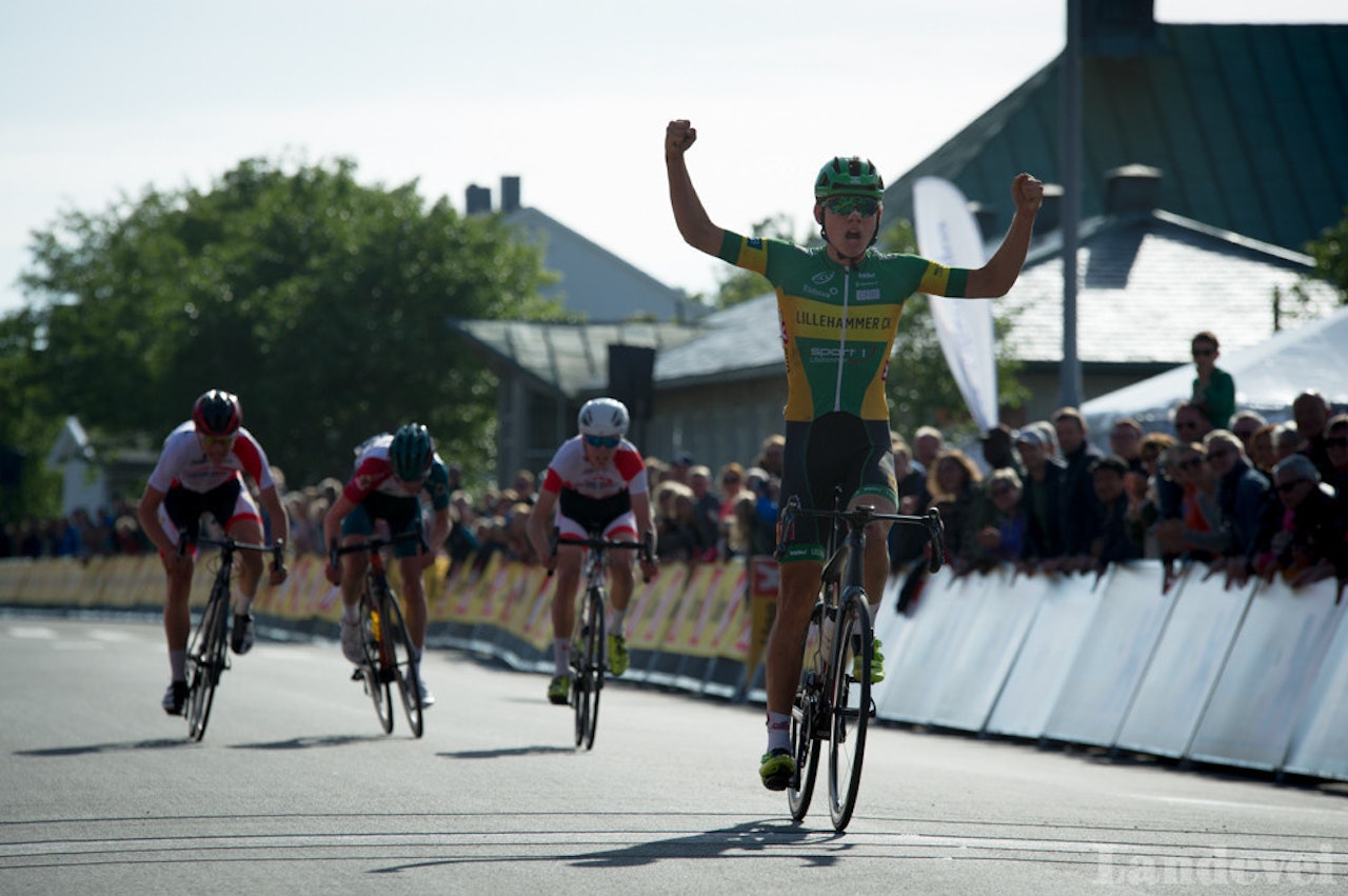 OVERLEGEN: Ludvik Aspelund Holstad veltet underveis, men vant gaterittet til slutt. Foto: Henrik Alpers. OVERLEGEN: Ludvik Aspelund Holstad veltet underveis, men vant gaterittet til slutt. Foto: Henrik Alpers.