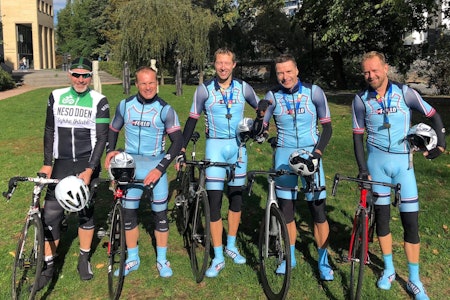 LAGSEIER: Follo SK vant lagkonkurransen. Erik Ramstad, Lino Inversini, Torje Øvergaard, Ivar Grøneng og Gaute Hellfjord. Foto: Privat LAGSEIER: Follo SK vant lagkonkurransen. Erik Ramstad, Lino Inversini, Torje Øvergaard, Ivar Grøneng og Gaute Hellfjord. Foto: Privat