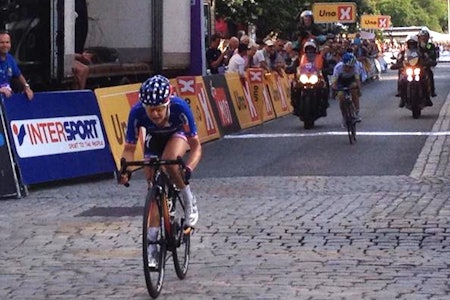 Megan Guarnier (Boels-Dolmans) vant målspurten i Halden foran Amanda Spratt (Orica-AIS). Foto: Sara Connolley Megan Guarnier (Boels-Dolmans) vant målspurten i Halden foran Amanda Spratt (Orica-AIS). Foto: Sara Connolley