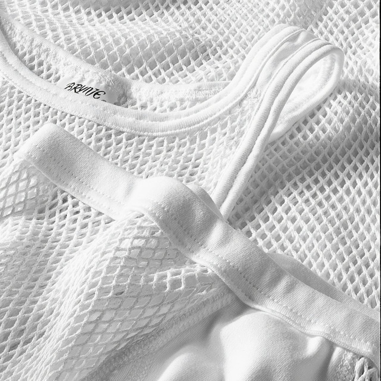 HELSETRØYE: Brynje sine helsetrøyer fanger masse luft inntil kroppen for å holde deg varm. Foto: Produsenten HELSETRØYE: Brynje sine helsetrøyer fanger masse luft inntil kroppen for å holde deg varm. Foto: Produsenten