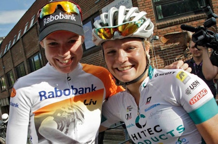 Rabo Livs Anna van der Breggen (til venstre) og hjemmetalentet Emilie Moberg (Hitec Products) er to av stjernene som er på plass i Ladies Tour of Norway til helga. Foto: Anton Vos