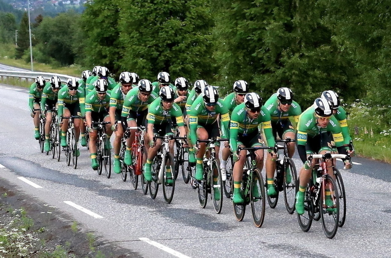 EKSPRESSEN I RUTE: Lillehammer CK kjørte seg inn på andreplass i lagkonkurrasen Lillehammer-Oslo etter et råkjør fra Østre Aker vei til mål. Foto: Ola Morken EKSPRESSEN I RUTE: Lillehammer CK kjørte seg inn på andreplass i lagkonkurrasen Lillehammer-Oslo etter et råkjør fra Østre Aker vei til mål. Foto: Ola Morken