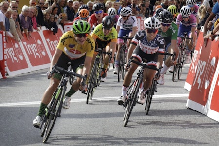 VINNER: Marianne Vos (i gult) vant sin tredje strake etappeseier i Ladies Tour of Norway og tok sammenlagtseieren for andre år på rad. Foto: Cor Vos VINNER: Marianne Vos (i gult) vant sin tredje strake etappeseier i Ladies Tour of Norway og tok sammenlagtseieren for andre år på rad. Foto: Cor Vos