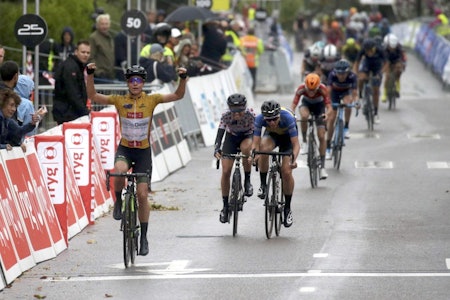 SAMMENLAGTLEDEREN: Marianne Vos tok sin andre strake etappeseier i Ladies Tour of Norway. Foto: Cor Vos SAMMENLAGTLEDEREN: Marianne Vos tok sin andre strake etappeseier i Ladies Tour of Norway. Foto: Cor Vos