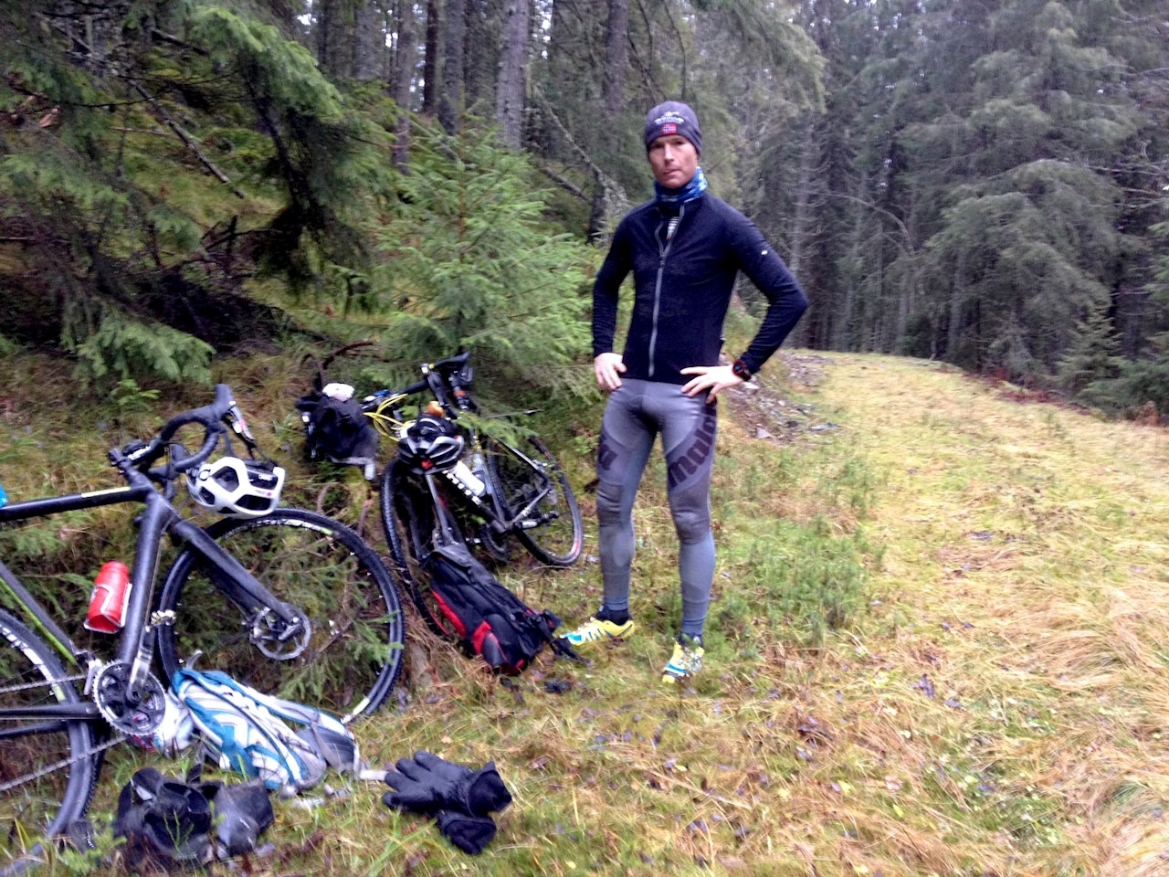 SER IKKE SKOGEN FOR TRÆR: Landevei tester alternativ vintertrening, denne gangen langtur med sykkelkross i marka kombinert med løping. SER IKKE SKOGEN FOR TRÆR: Landevei tester alternativ vintertrening, denne gangen langtur med sykkelkross i marka kombinert med løping.