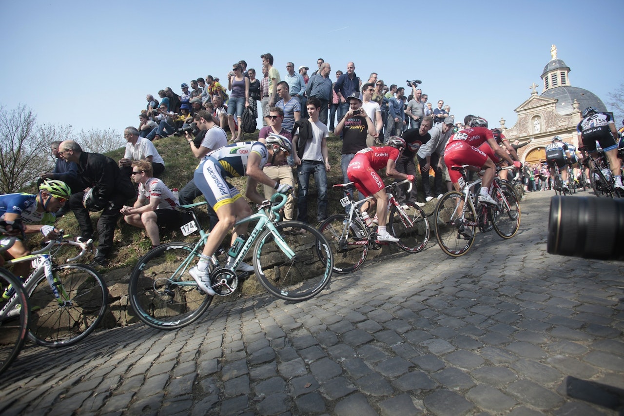TILBAKE: Mange sykkelfans har savnet Muur van Geraardsbergen i Flandern Rundt. Nå er den endelig tilbake. Foto: Cor Vos TILBAKE: Mange sykkelfans har savnet Muur van Geraardsbergen i Flandern Rundt. Nå er den endelig tilbake. Foto: Cor Vos