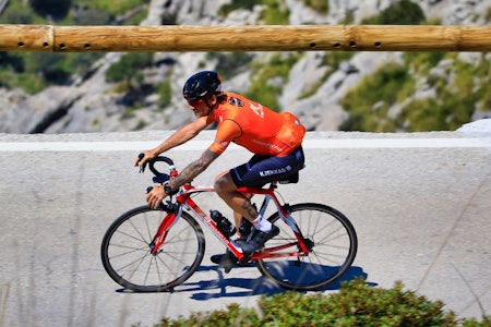 STERK: Bjørn Haakon Braadland har sittet med til mål på alle rullerittene Kjekkas har syklet denne sesongen. I helga satt han alene i brudd i 17 mil før han vant det 365km lange Oslo-Lærdal. Foto: Mallorca Cycling Photos
