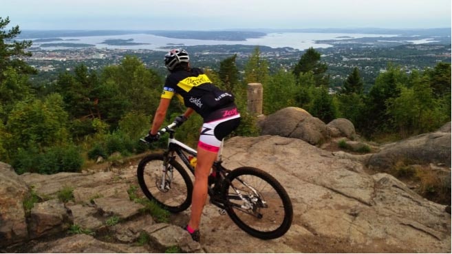 UT I SKOGEN: Sunniva har måtte jobbe mye med teknikken, det gjør hun helst i Oslomarka. Foto: Privat. Uten navn copy