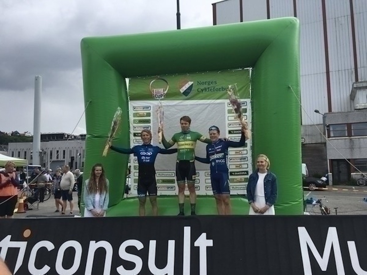 SPREK UNGDOM: 19 år unge Rasmus Fossum Tiller satte både Anders Skaarseth og Håvard Blikra på plass under dagens Norgescup. Foto: NCF.  SPREK UNGDOM: 19 år unge Rasmus Fossum Tiller satte både Anders Skaarseth og Håvard Blikra på plass under dagens Norgescup. Foto: NCF.