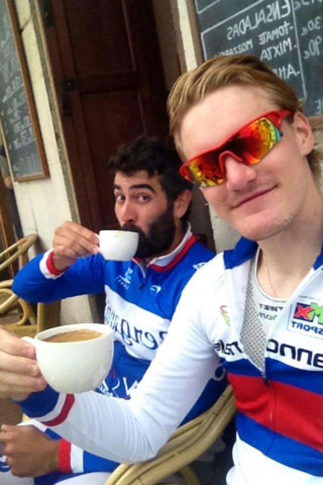 CAFÉKONGEN: Dan Erik Hansen liker å nyte livet på spanske caféer! Foto: Privat. CAFÉKONGEN: Dan Erik Hansen liker å nyte livet på spanske caféer! Foto: Privat.