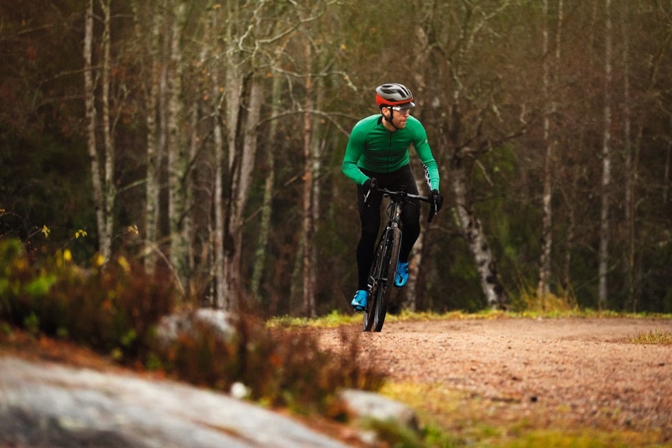 LANGTUR: Kristoffer Kippernes tar Nordmarka i bruk for sykkeltesting. grussykkel
