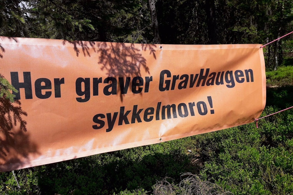 Brumunddal SK har engasjert Lars Haugen fra Elverum til å gjøre maskinarbeider i det nye anlegget på Veldre Sag. Foto: Geir Nysveen Sykkelanlegg Veldre Sag 2018 - Foto Geir Nyseveen 1400x933