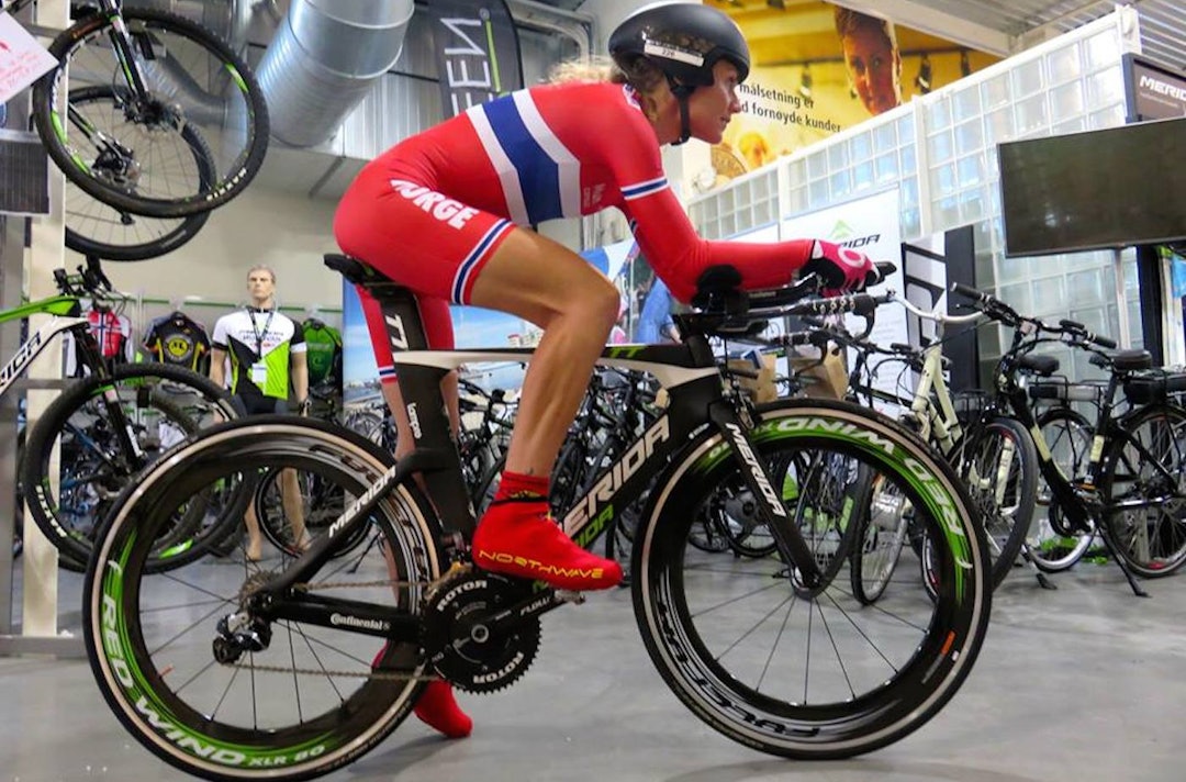 GUNN-RITA DAHLE FLESJÅ er definitivt husvarm på temposykkelen allerede. Foto: Merida Gunn Rita Dahle Flesjå temposykkel April 2015 - Foto Merida 1400x924