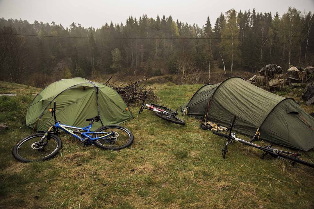 TIDLIG UTE: Noen tok turen allerede fredag kveld, og campet ved området. IMG_4196 copy