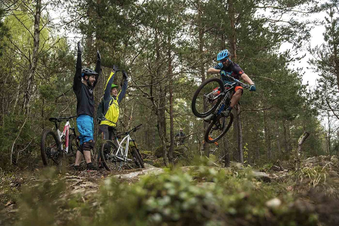 HØYT OG LAVT: De lokalkjente vet å utnytte formasjoner i terrenget på riktig vis. IMG_4381