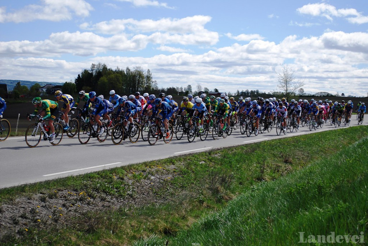MANGE OM BEINET: Det vil bli tøff kamp om seieren i årets fjerde NorgesCup. Foto: Kjetil Haaland MANGE OM BEINET: Det vil bli tøff kamp om seieren i årets fjerde NorgesCup. Foto: Kjetil Haaland