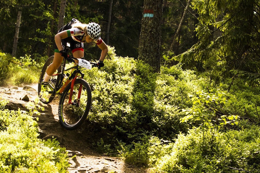 Terrengsykkelrittet ble en varm og rask affære, her er Henriette Angelica Bakkeli Götz underveis. Foto: Per-Eivind Syvertsen Henriette Angelica Bakkeli Götz - Per-Eivind Syvertsen