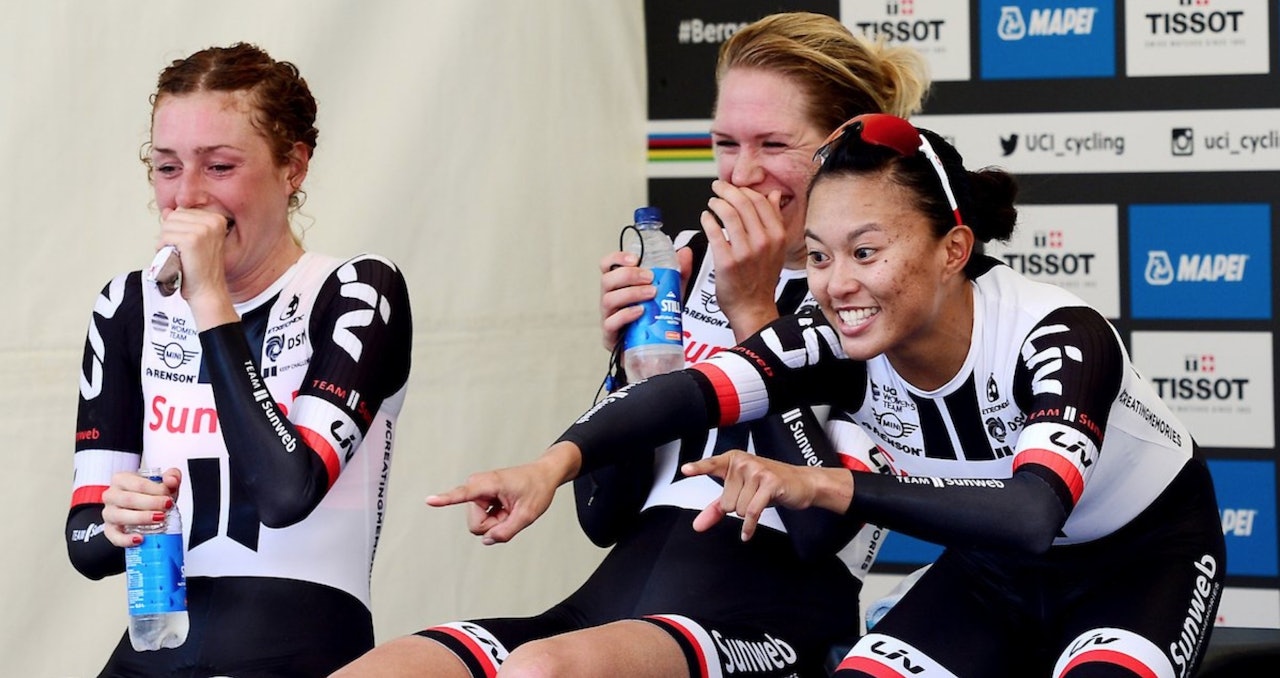 OVERRASKET: Coryn Rivera, i det hun skjønner VM-tittelen er et faktum. Foto: UCI OVERRASKET: Coryn Rivera, i det hun skjønner VM-tittelen er et faktum. Foto: UCI