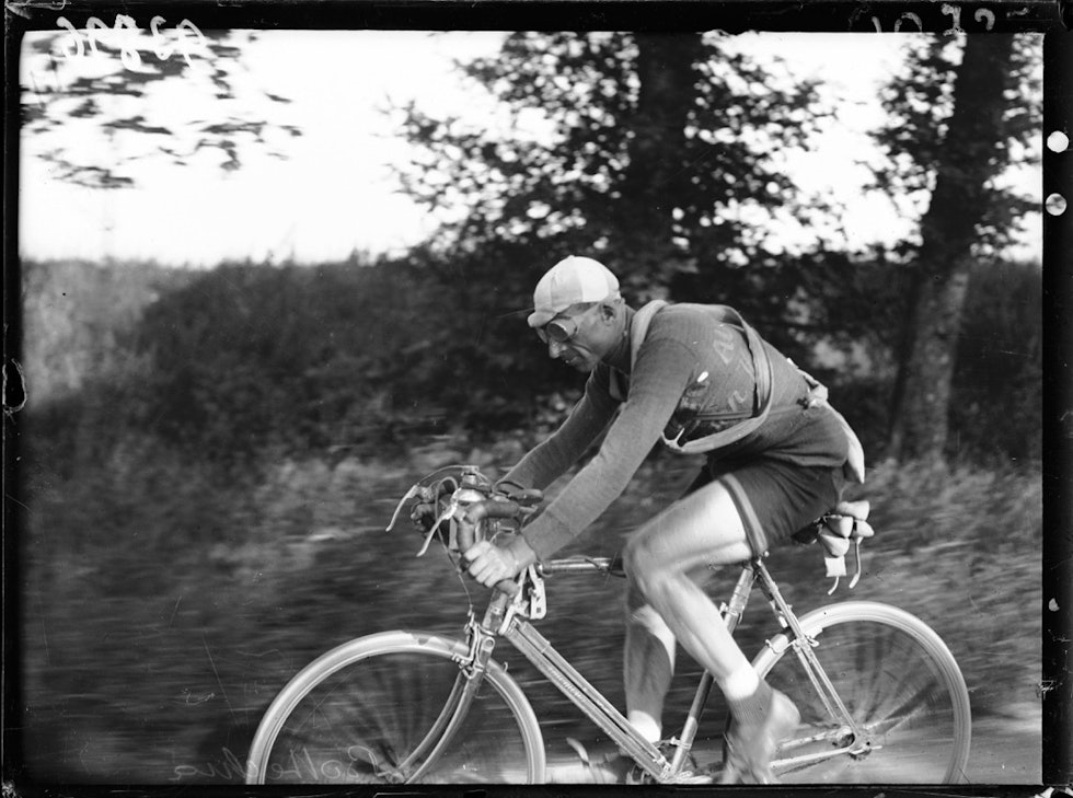 OTTAVIO BOTTECHIA tok sin første av to Tour de France-seire i 1924. Bak ham var det hårda bud. Foto: Presse Sports VINNER: Ottavio Bottechia