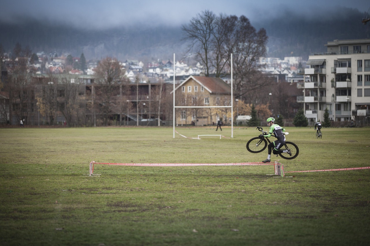 ELEGANT: Lars Petter Nordhaug var fullstendig overlegen under fjorårets krossritt på Voldsløkka. I morgen går rittet av stabelen klokken 13.30. Foto: Arjan Boldingh. ELEGANT: Lars Petter Nordhaug var fullstendig overlegen under fjorårets krossritt på Voldsløkka. I morgen går rittet av stabelen klokken 13.30. Foto: Arjan Boldingh.