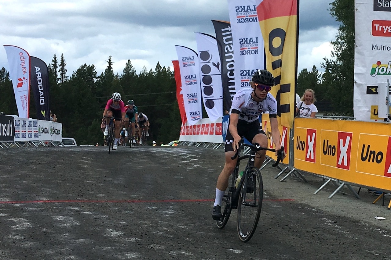 Vegard Stokke spurtet til seier etter fire mil i brudd. Foto: Ingeborg Scheve Vegard Stokke spurtet til seier etter fire mil i brudd. Foto: Ingeborg Scheve