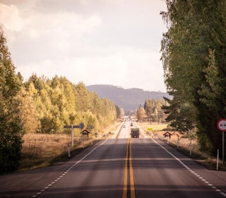 STARTRAMPE: Herfra og syv kilometer videre går det rett frem. I gamle dager gikk strekket ni kilometer rett frem. Foto: Henrik Alpers STARTRAMPE: Herfra og syv kilometer videre går det rett frem. I gamle dager gikk strekket ni kilometer rett frem. Foto: Henrik Alpers