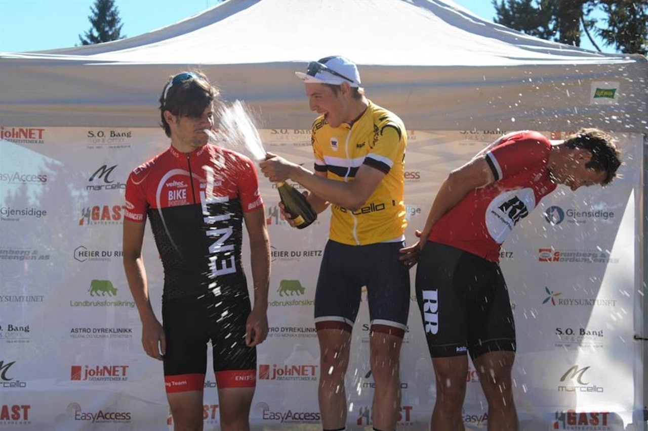 GLEDE: Jon Breivold tok sammenlagtseieren med noen sekunders margin til hjemmefavoritten Sondre Prestkvern, mens Jonas Boye Hansen ble nummer tre. Foto: Kirsti Ruud GLEDE: Jon Breivold tok sammenlagtseieren med noen sekunders margin til hjemmefavoritten Sondre Prestkvern, mens Jonas Boye Hansen ble nummer tre. Foto: Kirsti Ruud