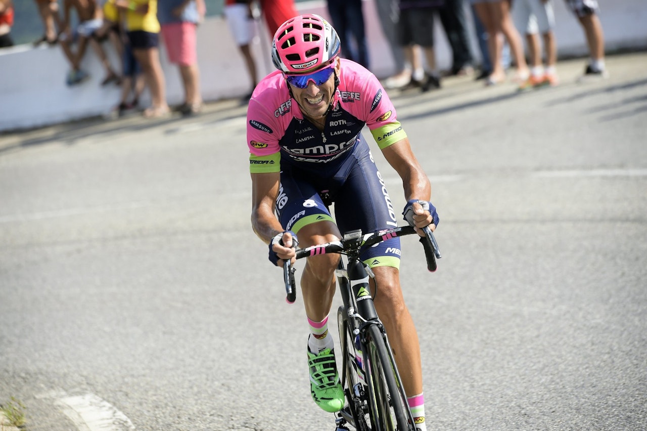 AVGJØRENDE ØYEBLIKK: Her har Ruben Plaza akkurat skaffet seg luken som ga ham seieren på dagens etappe. Foto: Cor Vos. AVGJØRENDE ØYEBLIKK: Her har Ruben Plaza akkurat skaffet seg luken som ga ham seieren på dagens etappe. Foto: Cor Vos.