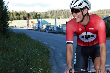 HJEMMESEIER: Sondre Myrvold Prestkvern fra Hadeland CK og Team Rojan Rundfahrt tok spurtoppgjøret på fellesstarten i Rojan Rundfahrt. Foto. Arrangøren HJEMMESEIER: Sondre Myrvold Prestkvern fra Hadeland CK og Team Rojan Rundfahrt tok spurtoppgjøret på fellesstarten i Rojan Rundfahrt. Foto. Arrangøren