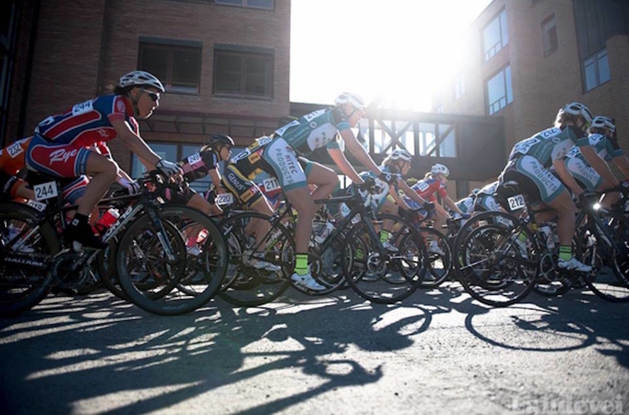 DIREKTESENDING: Kvinnenes fellesstart under NM i Bodø sendes for første gang direkte på TV. Foto: Henrik Alpers DIREKTESENDING: Kvinnenes fellesstart under NM i Bodø sendes for første gang direkte på TV. Foto: Henrik Alpers
