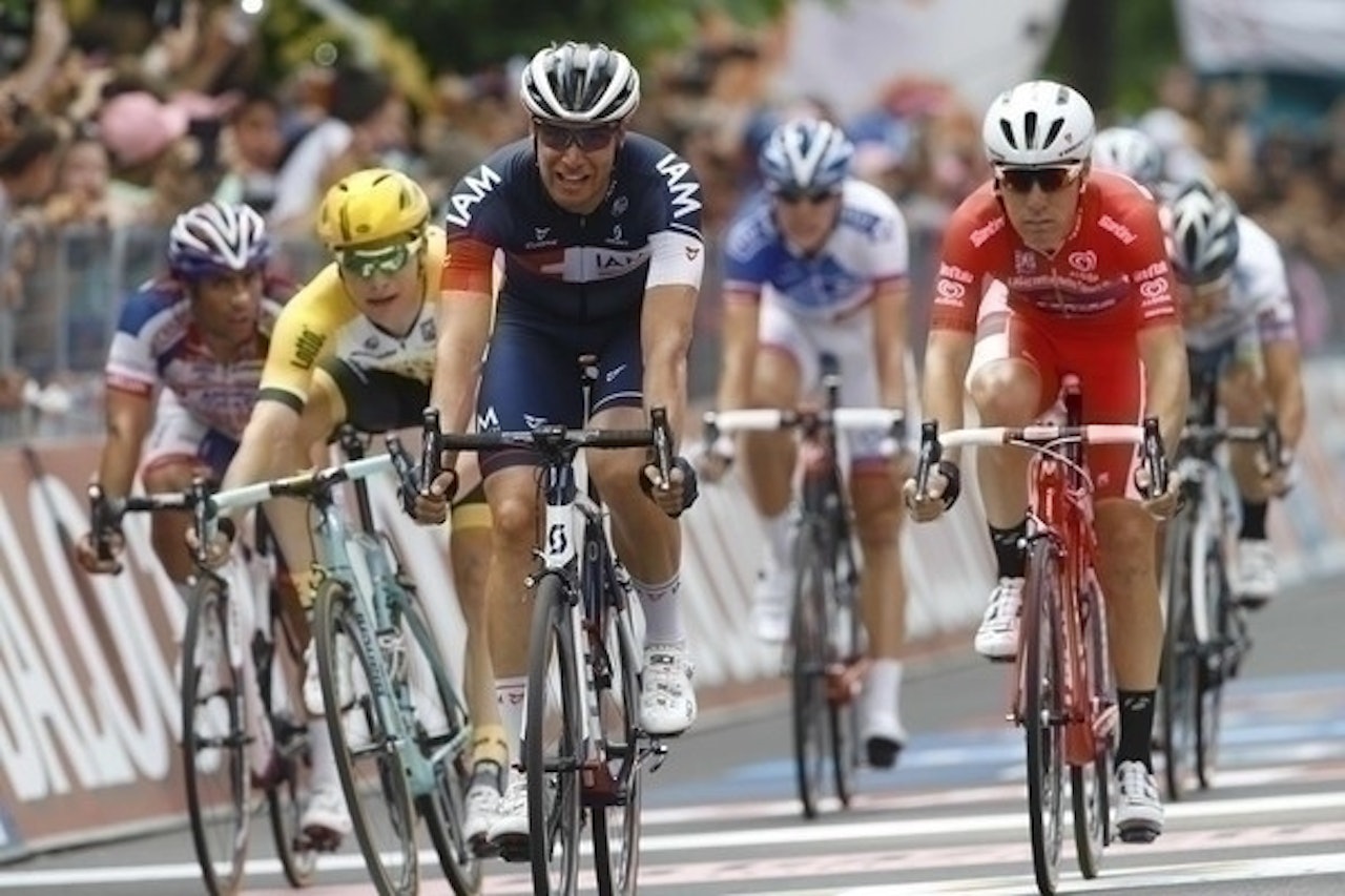 KLUGE FØRST: Giacomo Nizzolo måtte seg se slått av en slu Roger Kluge FOTO: Cor Vos KLUGE FØRST: Giacomo Nizzolo måtte seg se slått av en slu Roger Kluge FOTO: Cor Vos