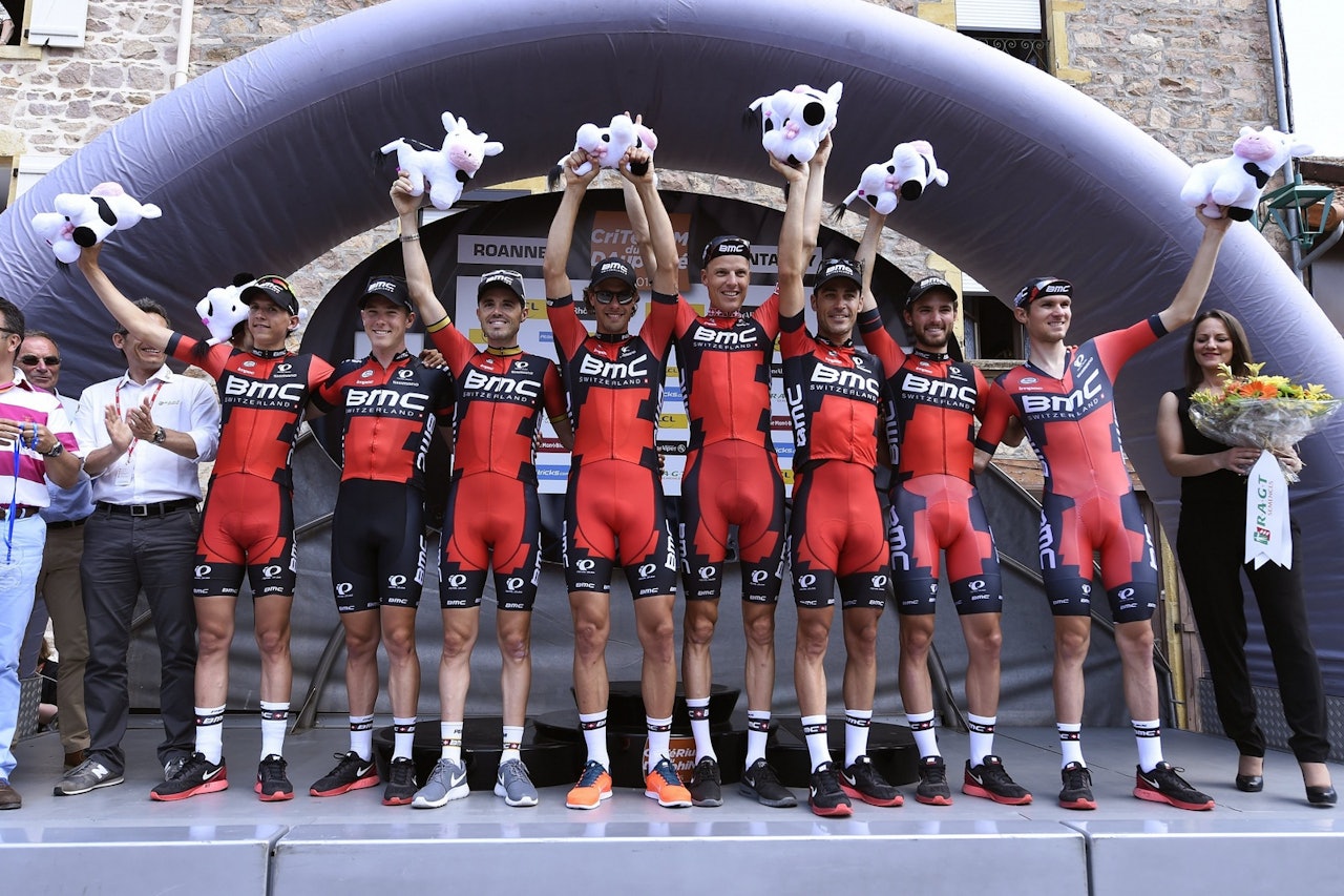 SAMMENSVEISET GJENG: BMC er regjerende verdensmester på lagtempo, og stakk av med seieren på dagens Tour-lagtempo. Foto: Cor Vos. 