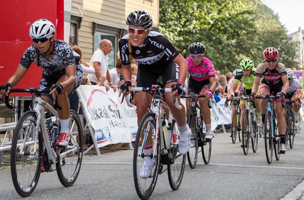 ACTION: Det mangler ikke på innsats hos damene, og årets utgave av Ladies Tour of Norway blir enda heftigere enn de to første. Foto: Eventfotografene ACTION: Det mangler ikke på innsats hos damene, og årets utgave av Ladies Tour of Norway blir enda heftigere enn de to første. Foto: Eventfotografene