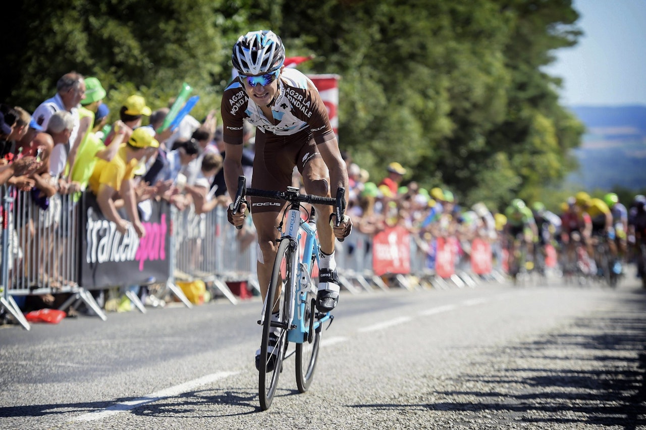 FØRSTE FRANSKE: Alexis Vuillermoz var suveren opp Mur de Bretagne. Foto: Cor Vos. FØRSTE FRANSKE: Alexis Vuillermoz var suveren opp Mur de Bretagne. Foto: Cor Vos.
