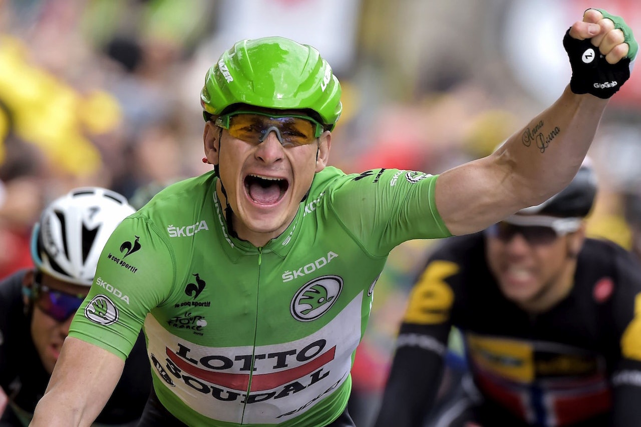 MILJØVENNLIG: André Greipel koser seg i grønn trøye og viser seg å være opplagt om dagen. Foto: CORVOS. MILJØVENNLIG: André Greipel koser seg i grønn trøye og viser seg å være opplagt om dagen. Foto: CORVOS.