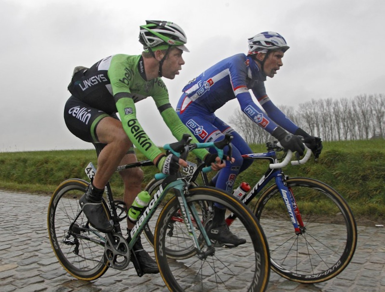 LUEFINE: Bram Tankink (Belkin) og Yoann Offredo (FDJ) (foto: corvos) LUEFINE: Bram Tankink (Belkin) og Yoann Offredo (FDJ) (foto: corvos)