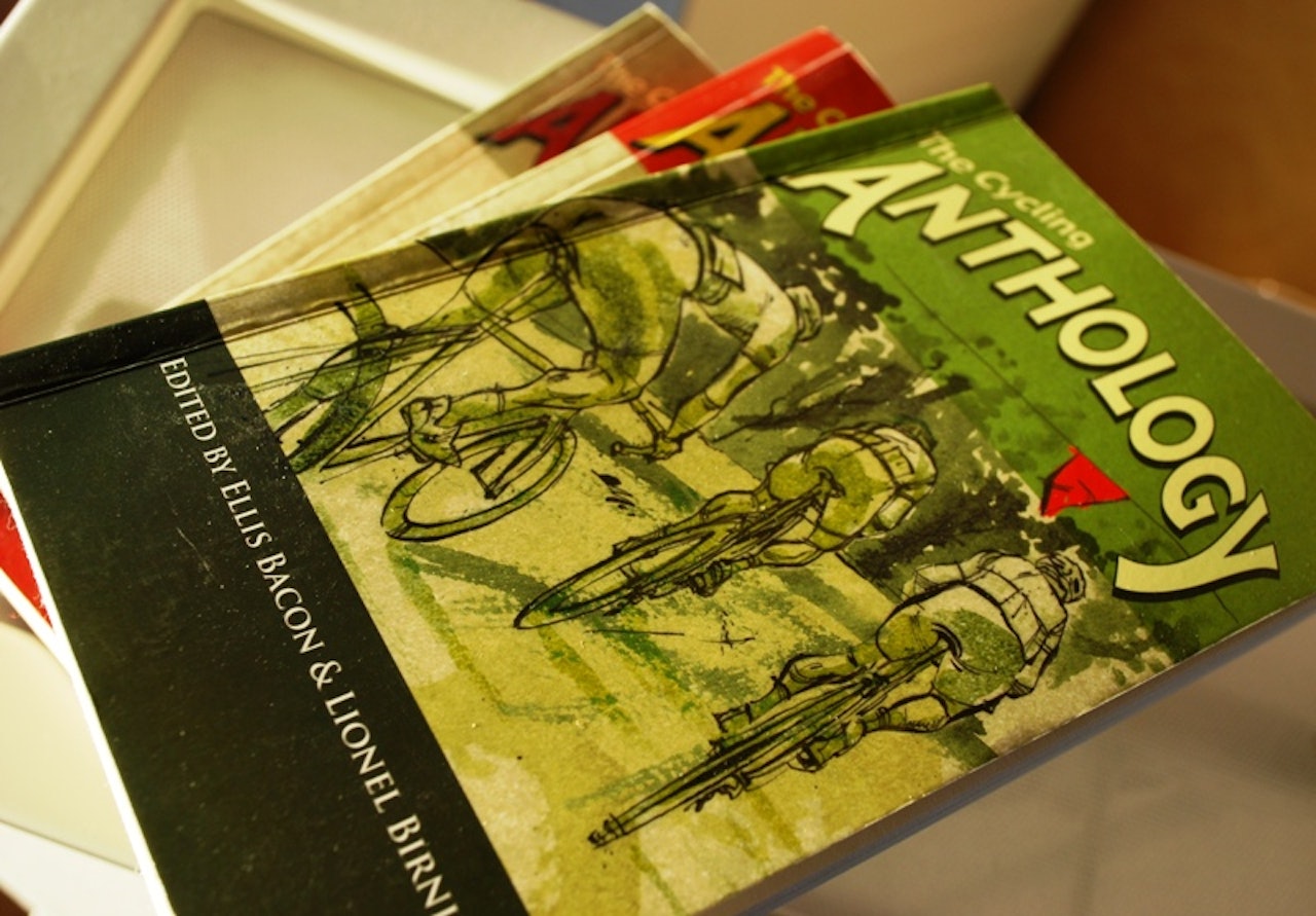 OMSLAGSKUNST: Simon Scarsbrooks illustrasjoner gir leselyst. (Foto: Kjetil Haaland) OMSLAGSKUNST: Simon Scarsbrooks illustrasjoner gir leselyst. (Foto: Kjetil Haaland)