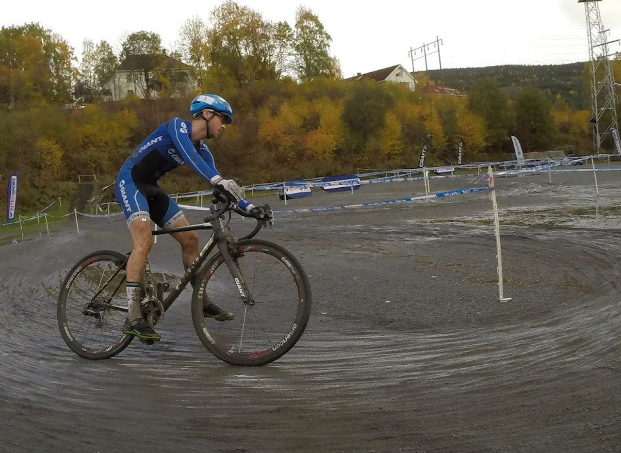 TEKNIKER: Morten Vaeng leder NorgesCupen i sykkelkross, men har tre mann som jager sammendraget. Foto: Torstein Heen. TEKNIKER: Morten Vaeng leder NorgesCupen i sykkelkross, men har tre mann som jager sammendraget. Foto: Torstein Heen.