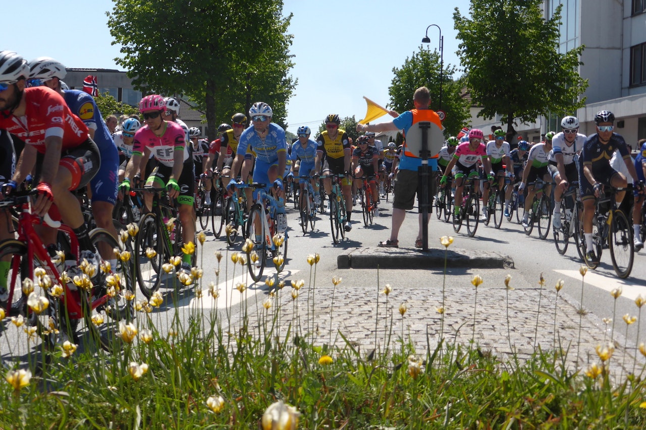 I GANG: Med etappen gjennom Spangereid er Tour des Fjords 2018 i gang. Foto: Geir Stian Ulstein I GANG: Med etappen gjennom Spangereid er Tour des Fjords 2018 i gang. Foto: Geir Stian Ulstein