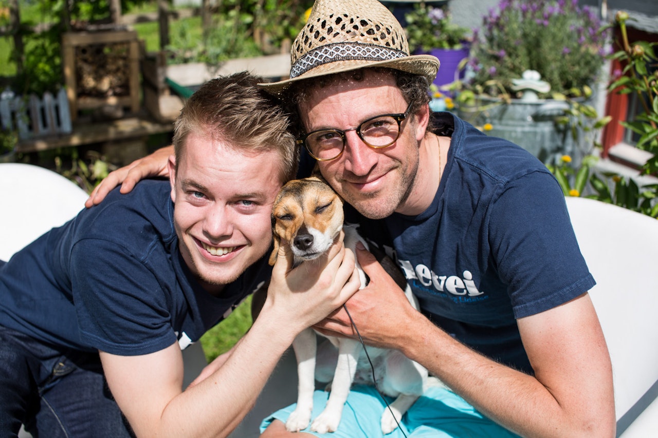 NÅMIIIN! Hunden er menneskets beste venn. Også for syklister i høy fart? Foto: Christian Nerdrum. 