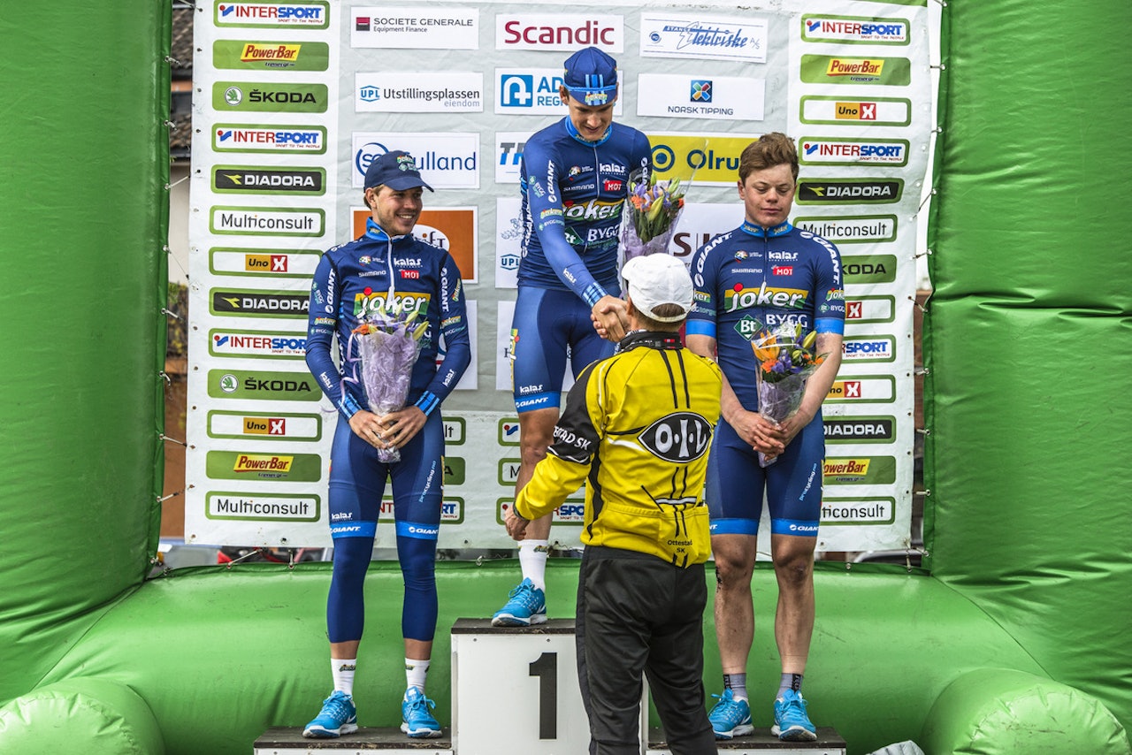 BLÅ DOMINANS: Ole Forfang, Philip Lindau og Truls Engen Korsæth tapetserte pallen for Team Joker-Byggtorget i dagens Gylne gutuer. Foto: Kåre Dehlie Thorstad BLÅ DOMINANS: Ole Forfang, Philip Lindau og Truls Engen Korsæth tapetserte pallen for Team Joker-Byggtorget i dagens Gylne gutuer. Foto: Kåre Dehlie Thorstad