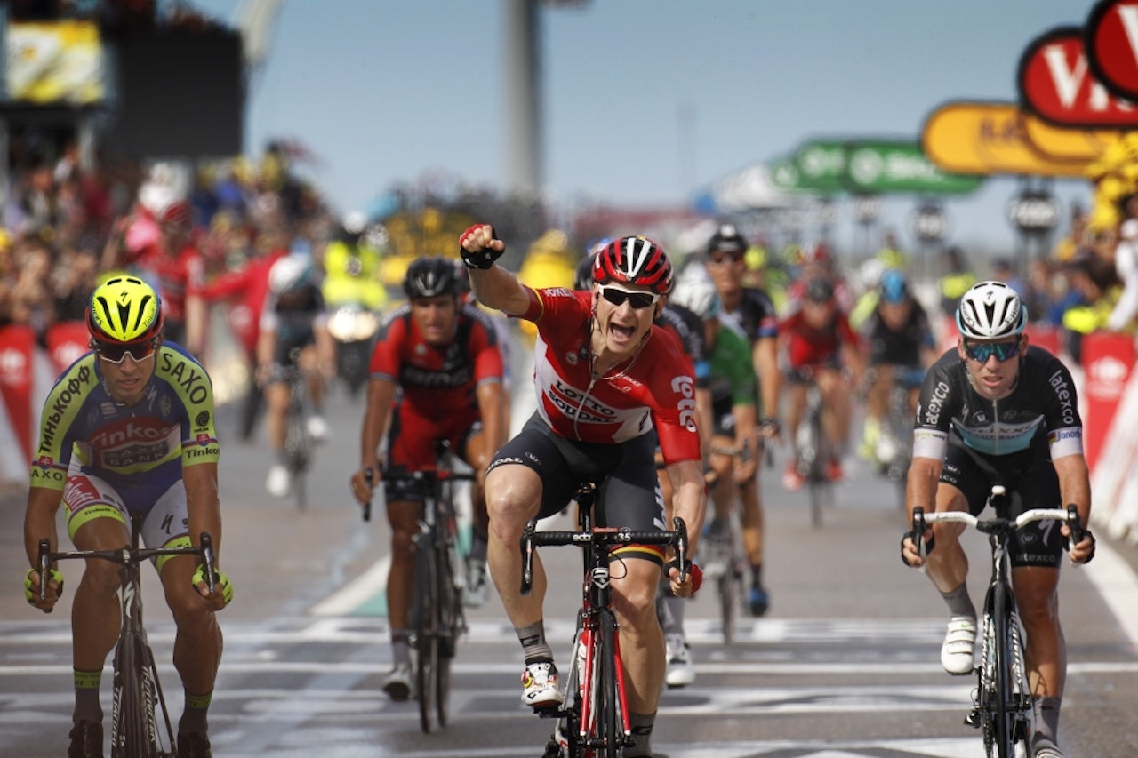 FLAUSE: Mark Cavendish dummet seg ut og André Greipel stakk av med etappeseieren. Foto: Cor Vos FLAUSE: Mark Cavendish dummet seg ut og André Greipel stakk av med etappeseieren. Foto: Cor Vos