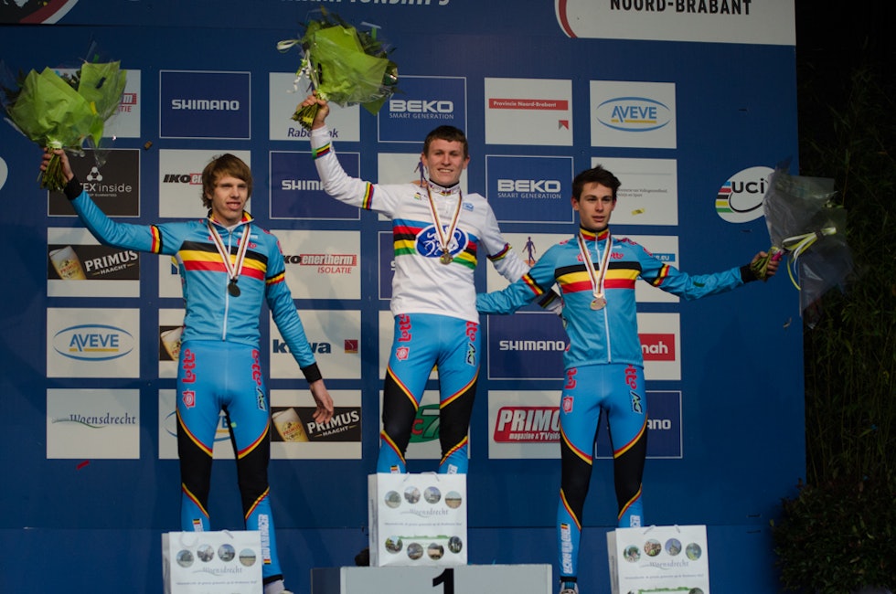 BARN: Juniorpallen, med, Thijs Aerts på første, fulgt av Yannick Peeters og Jelle Schuermans.