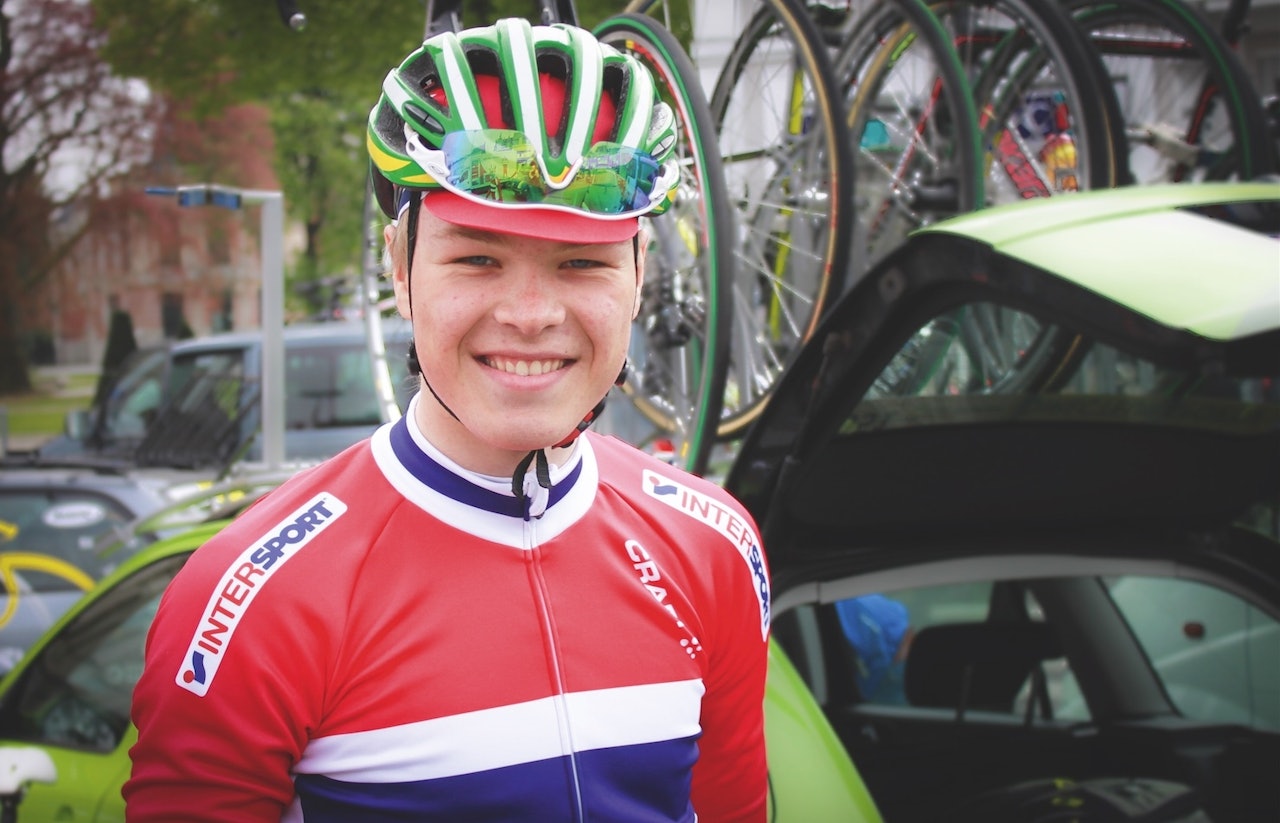 VÅT BAK ØRA: Tobias er bare 18 år, men godt kjent med landslagstrøya. Nå skal han representere et norsk samlingslag i Tour of Norway. Foto: NCF. VÅT BAK ØRA: Tobias er bare 18 år, men godt kjent med landslagstrøya. Nå skal han representere et norsk samlingslag i Tour of Norway. Foto: NCF.